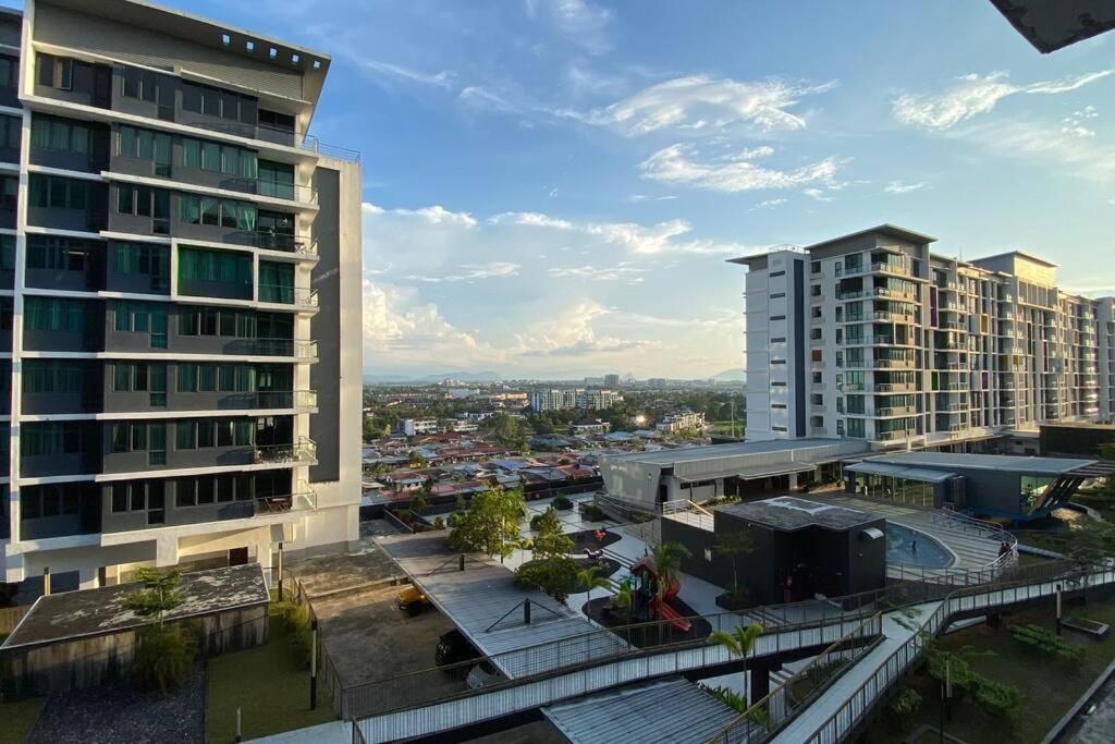 8Pax Cozy Home Stay Jazz Suites 1 Vivacity Kuching Sarawak 3Br Exterior foto